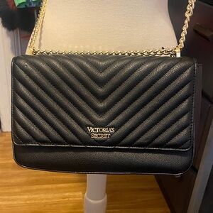 NWT, Victoria's Secret Black Chevron Crossbody Bag W/ 42” Gold Metal Strap